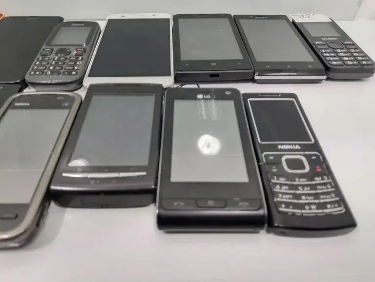 Zdjęcie Czy lombard przyjmie uszkodzony telefon? Sprawdź, co musisz wiedzieć