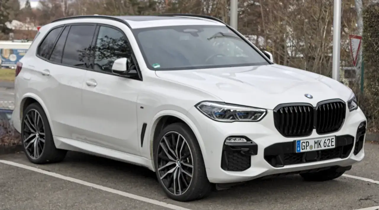 Zdjęcie BMW X5 - historia, generacje i innowacje luksusowego SUV-a