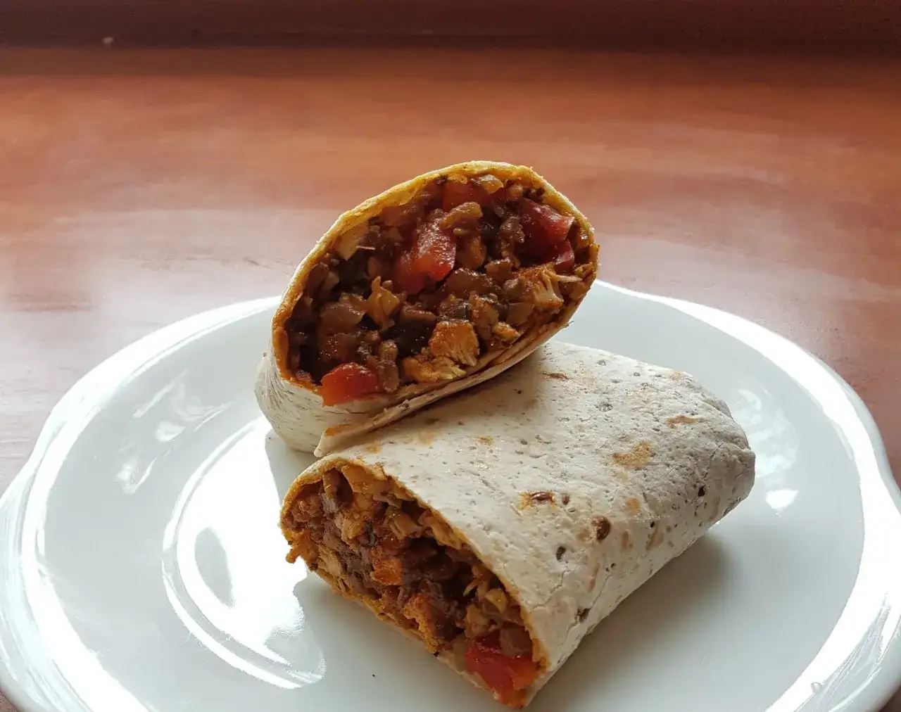 Zdjęcie Ile kalorii ma tortilla z kurczakiem? Zaskakujące fakty o kaloriach