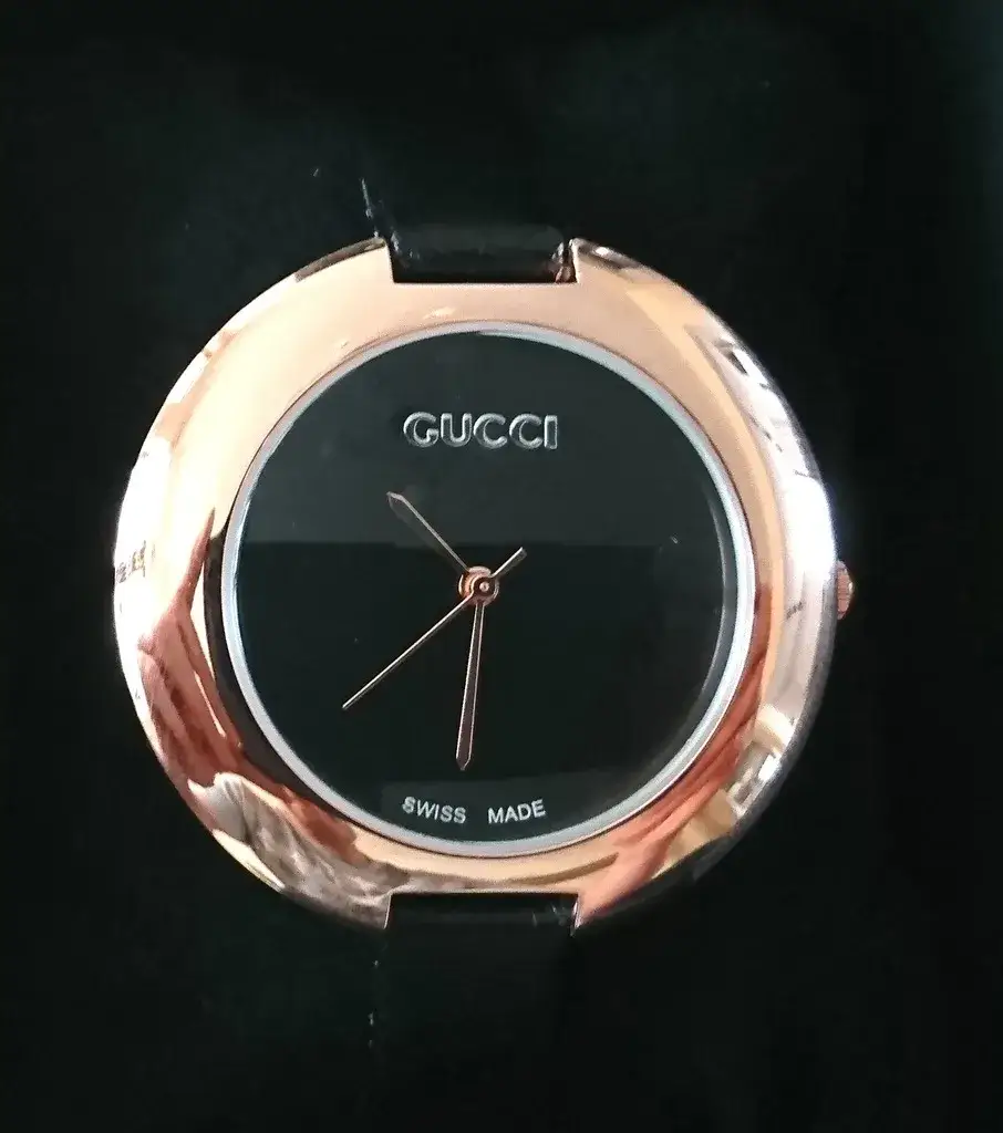 Zdjęcie Zegarek damski Gucci bransoleta – elegancja i styl w każdym detalu