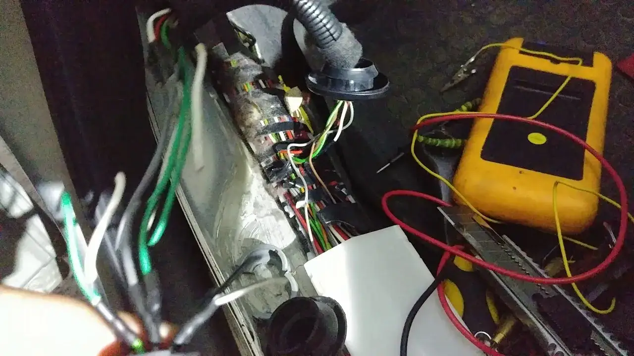 Zdjęcie Skuteczna naprawa wiązki elektrycznej w samochodzie - uniknij kosztów