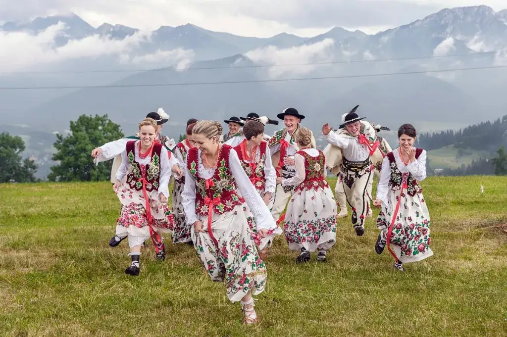 Zdjęcie Strój góralski damski: tradycyjne elementy i ich znaczenie