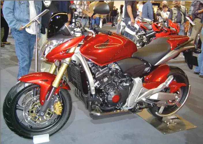 Zdjęcie Honda Hornet 600 ile koni - poznaj moc i osiągi tego motocykla