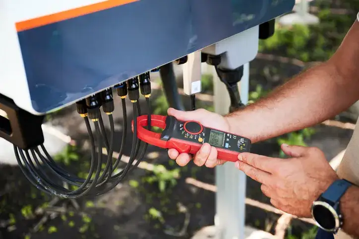 Zdjęcie Jak przeprowadzić przegląd instalacji elektrycznych i uniknąć kosztownych usterek