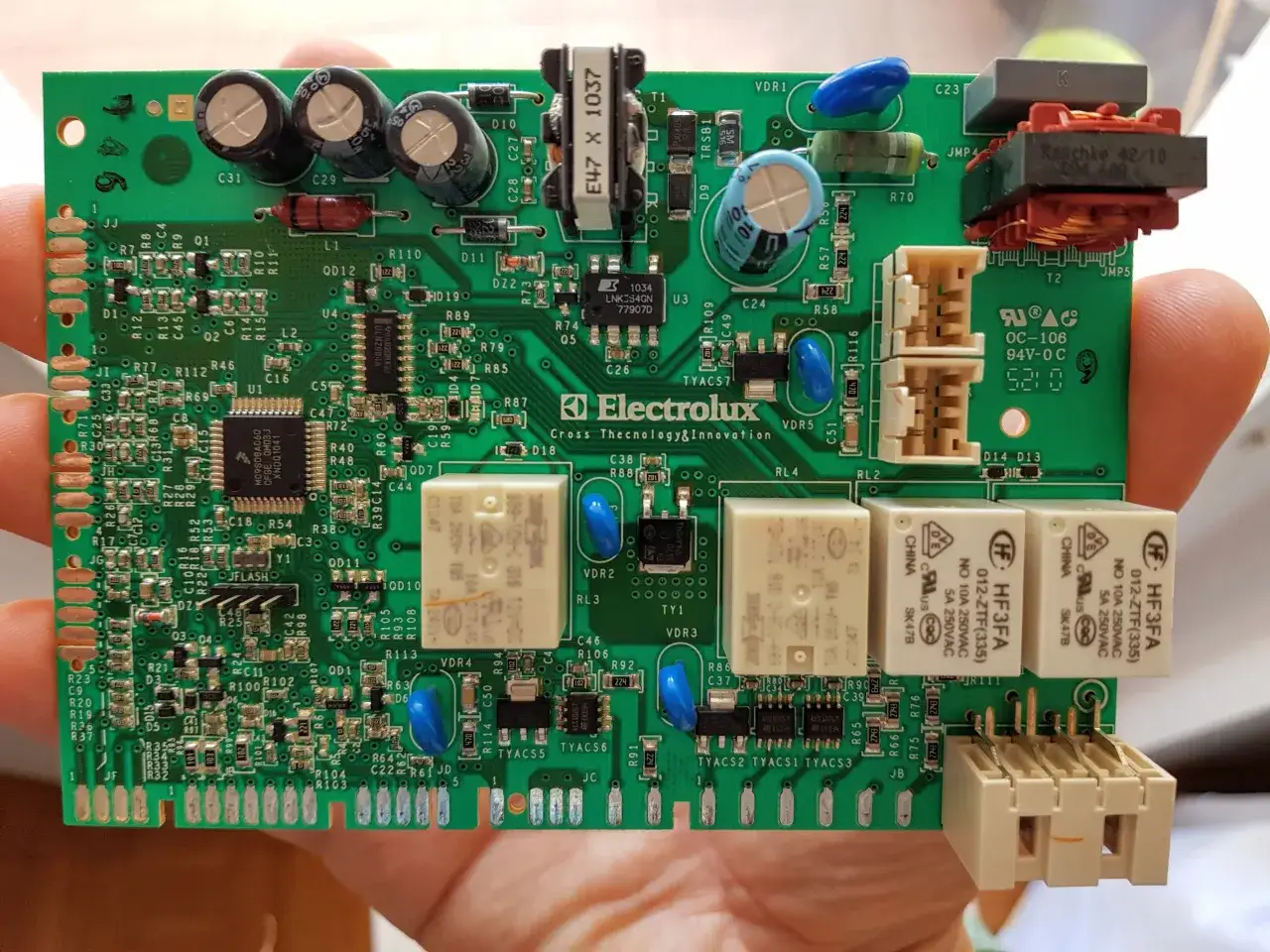 Zdjęcie Gdzie jest bezpiecznik w zmywarce Electrolux? Oto, co musisz wiedzieć