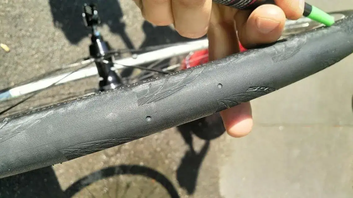 Zdjęcie Jak dobrać dętkę do roweru, aby uniknąć problemów z montażem