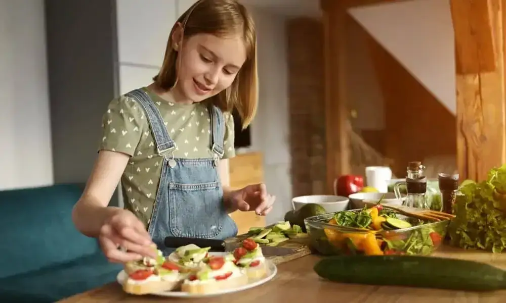 Zdjęcie W jakim wieku dziecko może zostać samo w domu - ważne przepisy i porady