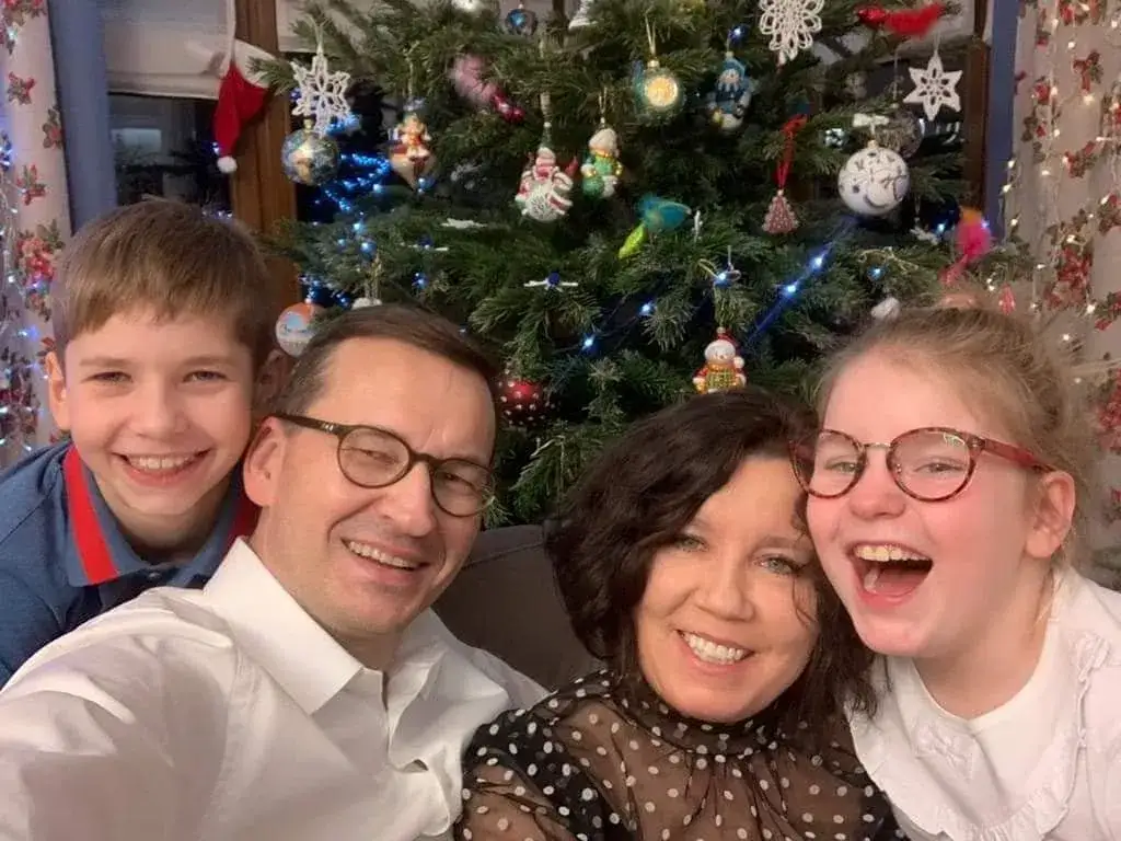 Zdjęcie Ile lat mają dzieci Morawieckiego? Zaskakujące fakty o rodzinie