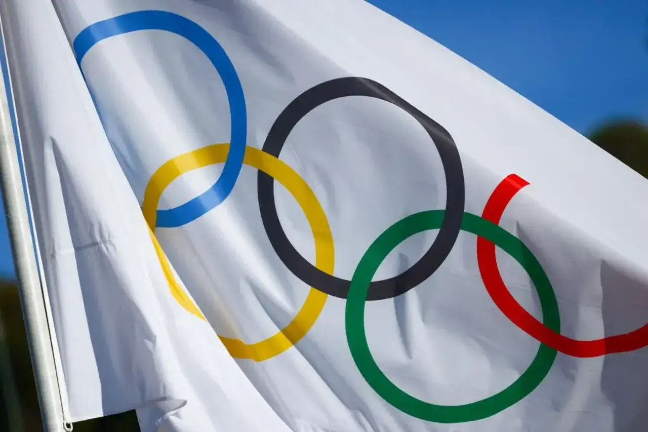 Zdjęcie Symbolem czego są koła na fladze olimpijskiej? Odkryj ich znaczenie
