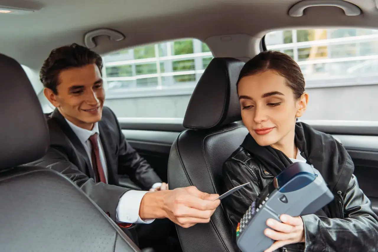 Zdjęcie Czy w taxi można płacić kartą? Sprawdź, aby uniknąć problemów z płatnością