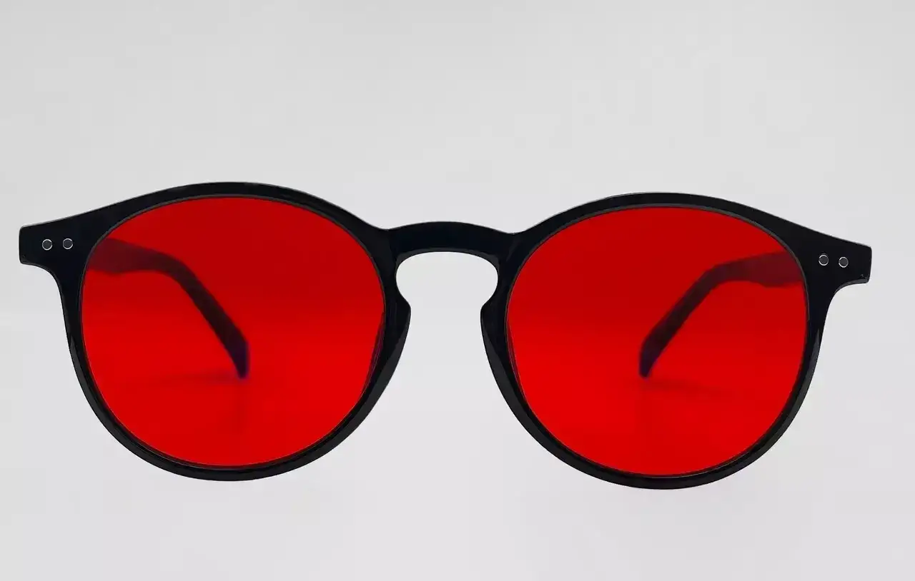 Zdjęcie Okulary z filtrem światła niebieskiego: czy potrzebujesz ich na co dzień?