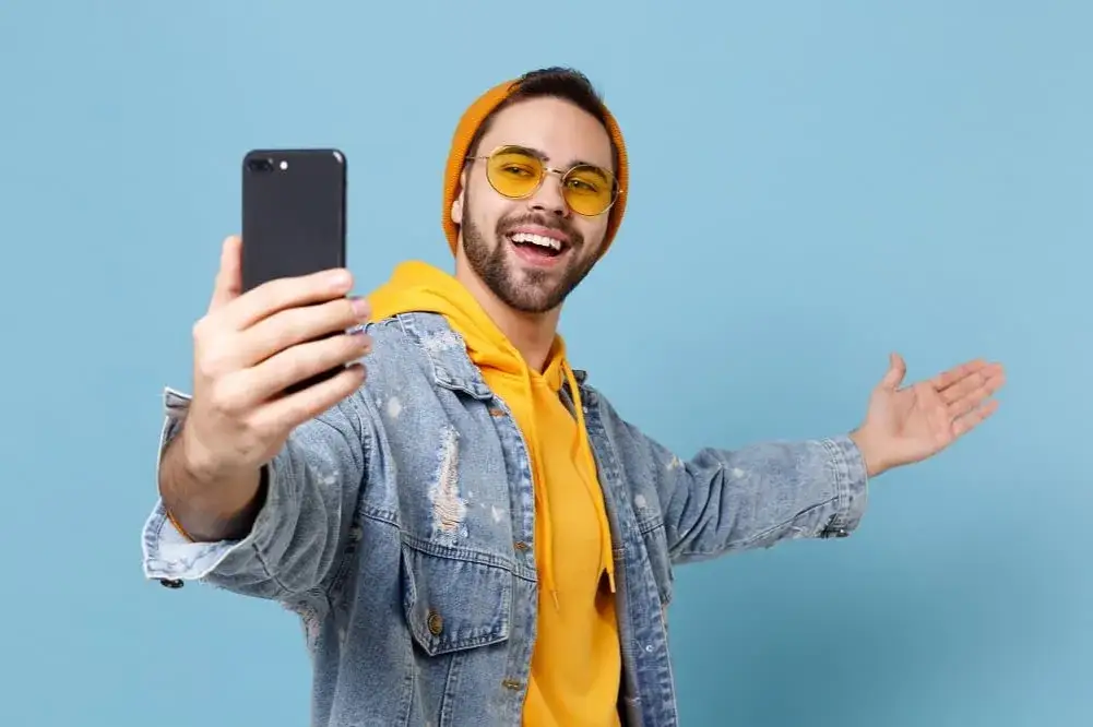Zdjęcie Jak zrobić sobie ładne zdjęcie: 10 trików na perfekcyjne selfie