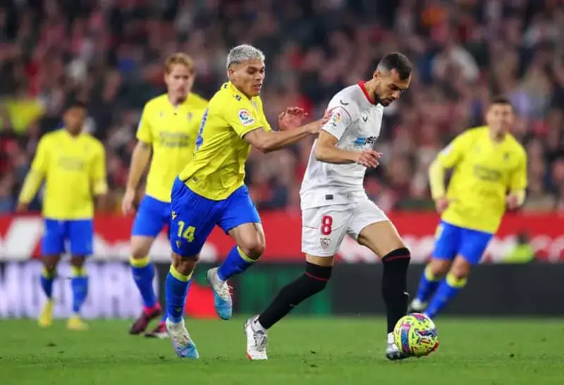 Zdjęcie Sevilla FC vs C&aacute;diz CF: &iquest;Qui&eacute;n domina la rivalidad hist&oacute;rica?
