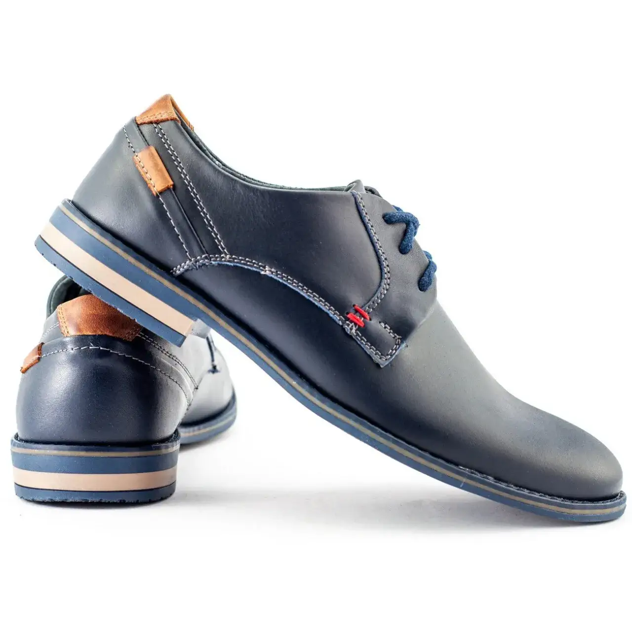 Zdjęcie Stylowe granatowe buty męskie: Rewolucyjne zestawy, które Cię zaskoczą