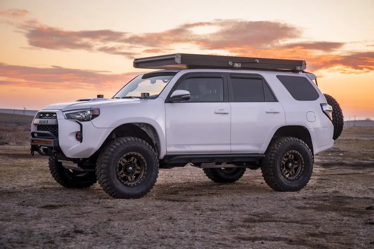 Zdjęcie Jakie Opony Montuje Toyota? Odkryj Najbardziej Popularne Rodzaje Ogumienia do Samochodów Toyota