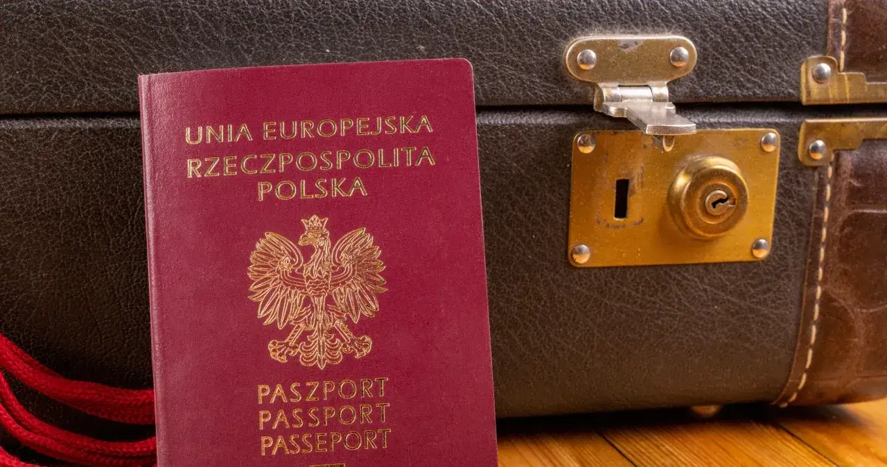 Zdjęcie Ile kosztuje wyrobienie paszportu w ambasadzie? Sprawdź opłaty i zniżki