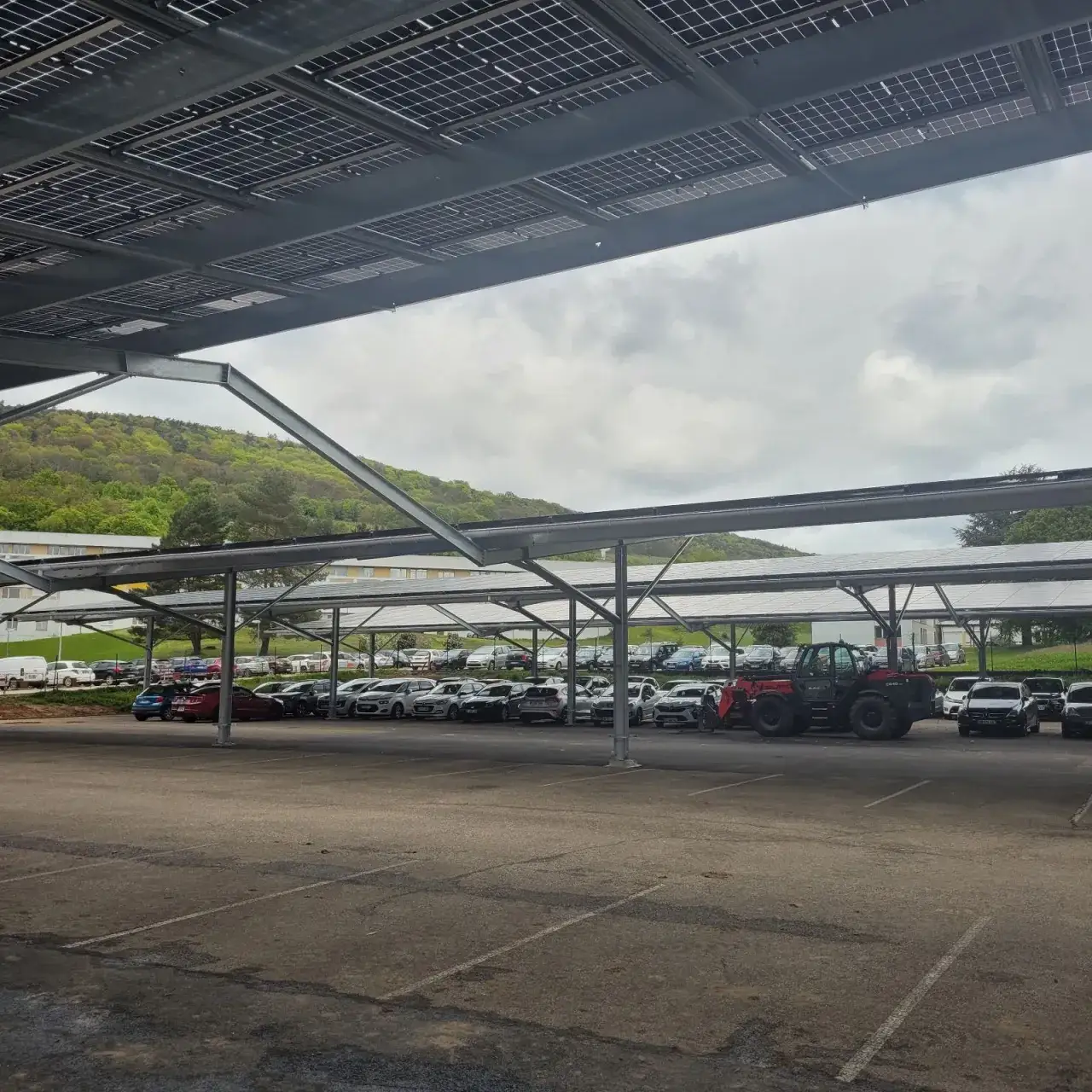 Zdjęcie Combien de panneaux photovoltaïques pour 8000 kW : calculez vos besoins énergétiques