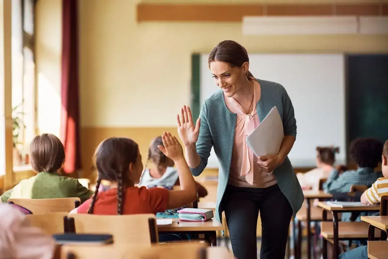 Zdjęcie Czego można życzyć nauczycielowi? 10 wyjątkowych pomysłów na życzenia