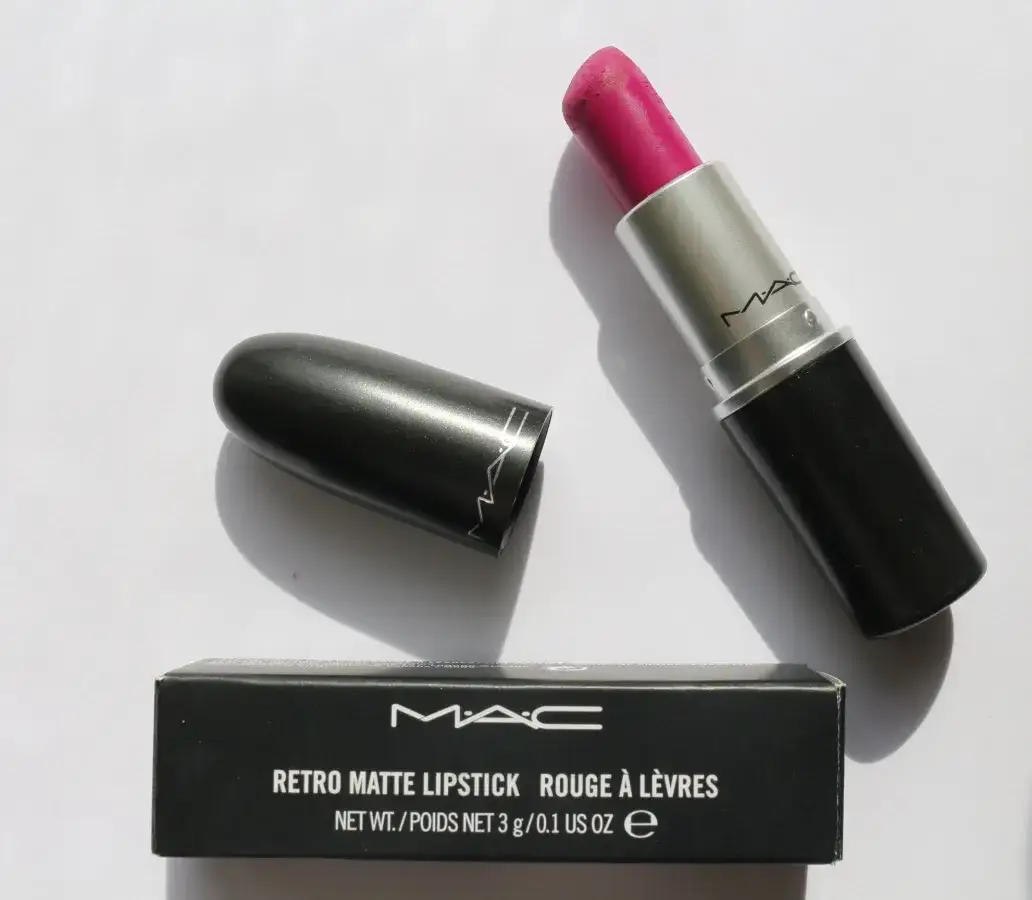 Zdjęcie MAC Retro Matte Flat Out Fabulous - Opinie, cena i trwałość pomadki