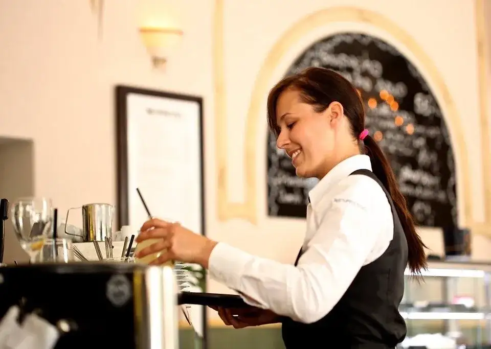 Zdjęcie Ile zarabia barman na godzinę? Zaskakujące różnice w wynagrodzeniu