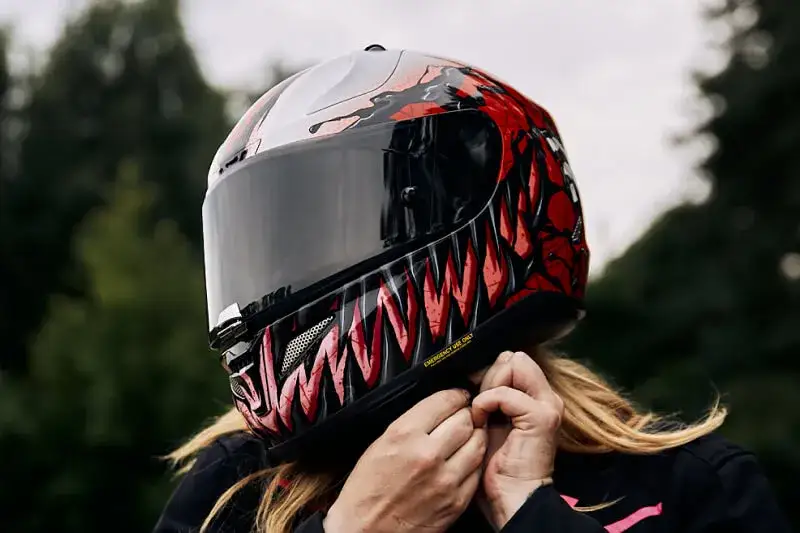 Zdjęcie Jak wyciszyć kask motocyklowy i cieszyć się ciszą podczas jazdy