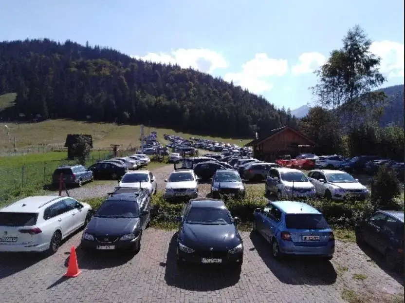 Zdjęcie Parking w Kuźnicach: Gdzie zostawić auto przed tatrzańską wyprawą?