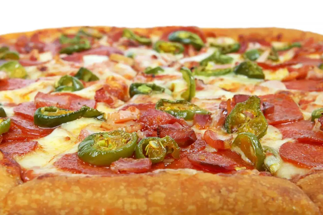 Zdjęcie Pizza z salami: jakie dodatki pokochasz? Sprawdź nasze propozycje