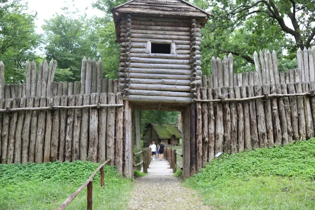 Zdjęcie Trzcinica skansen - odkryj fascynującą historię i atrakcje archeologiczne
