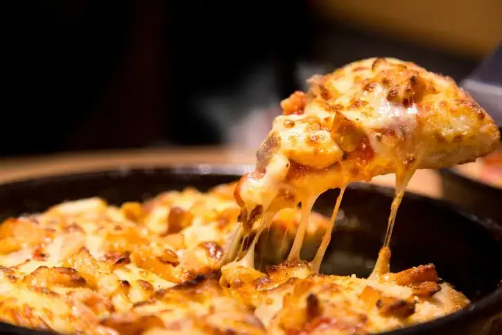 Zdjęcie Sucre dans la pizza : o&ugrave; se cache-t-il et comment mieux choisir ?