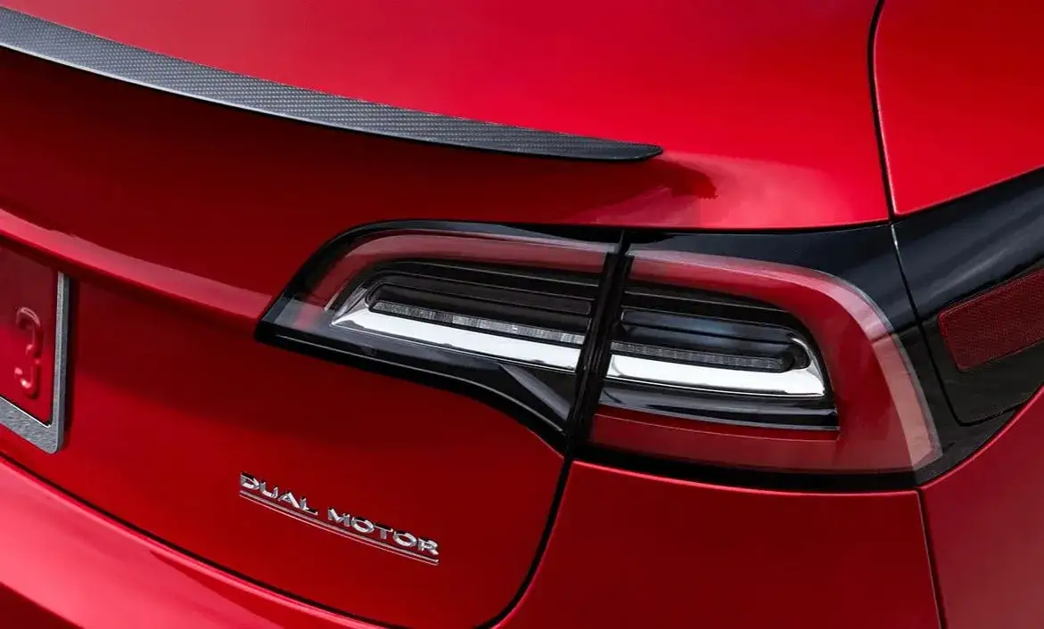 Zdjęcie Tesla Model 3 Dual Motor PS: Leistungsunterschiede und Vergleich der Varianten
