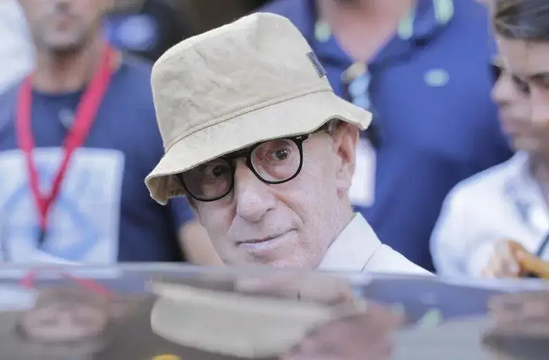 Zdjęcie Woody Allen jako reżyser filmu strzały na broadwayu – co warto wiedzieć
