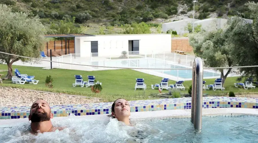Zdjęcie Balneario Ari&ntilde;o: Rel&aacute;jate en aguas mineromedicinales y bienestar