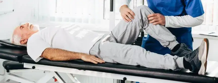 Zdjęcie Czy na rehabilitację należy się zwolnienie lekarskie? Sprawdź zasady