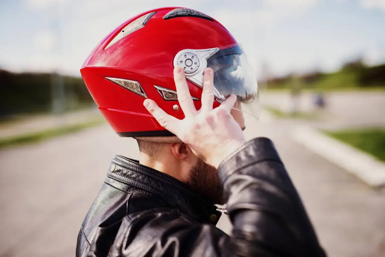 Zdjęcie Jak zmierzyć głowę do kasku motocyklowego, aby uniknąć błędów w doborze