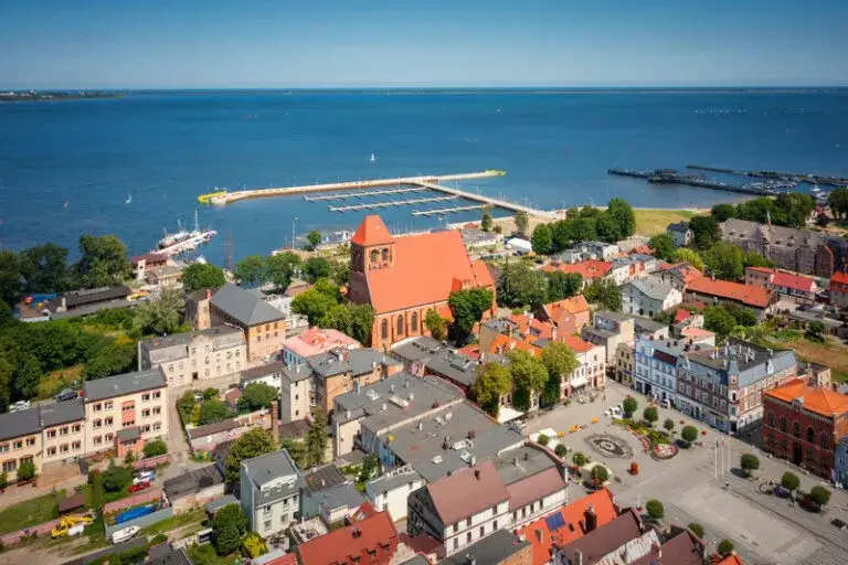 Zdjęcie Gdzie szukać noclegów nad morzem? Odkryj najtańsze opcje i triki