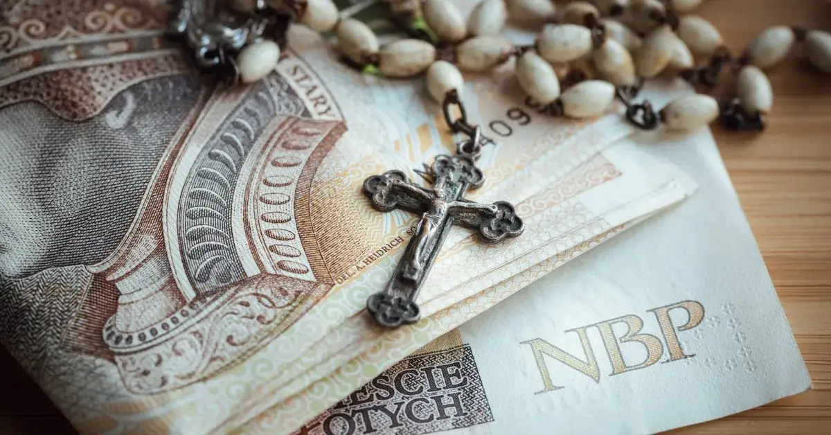 Zdjęcie Ile wynosi emerytura księdza? Zaskakujące fakty o wysokości świadczeń