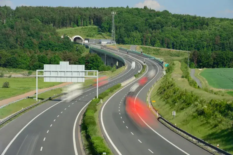 Zdjęcie Ile można jechać na autostradzie w Czechach? Sprawdź limity prędkości