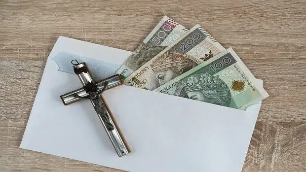 Zdjęcie Ile dać w kopertę na komunię? Odpowiednie kwoty i porady