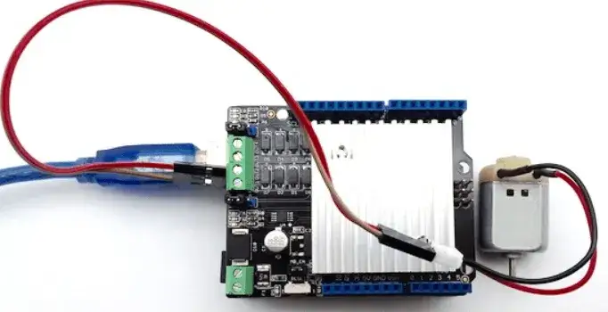 Zdjęcie Arduino mit Motor: So steuern Sie DC, Servo und Schrittmotoren effektiv