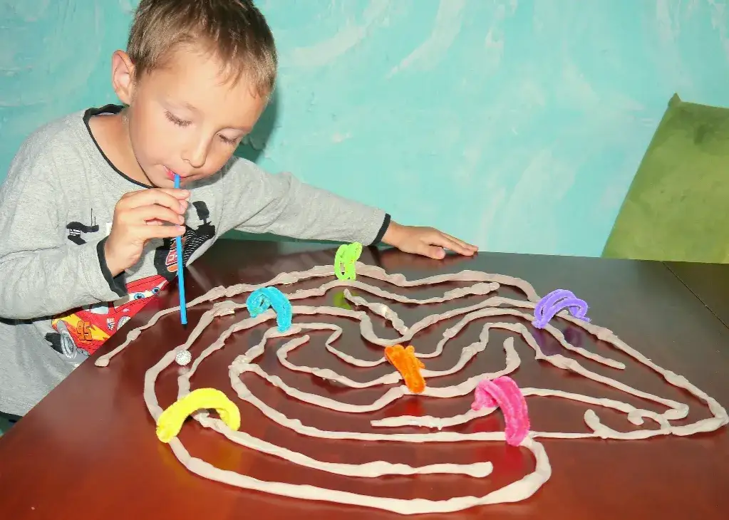 Zdjęcie Zabawy sensoryczne dla dzieci: proste pomysły na rozwój i radość