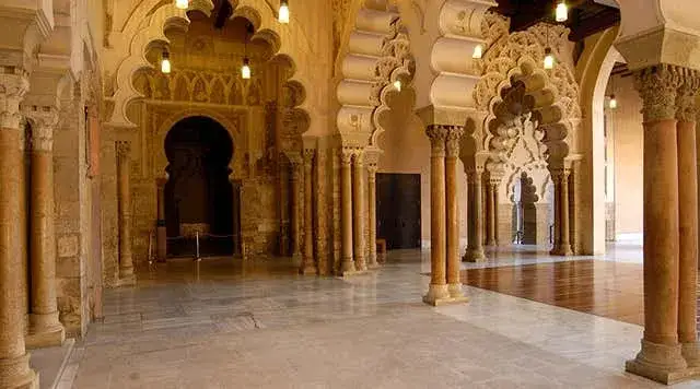 Zdjęcie Palacio de la Aljafería: Horarios, precios y cómo visitarlo gratis