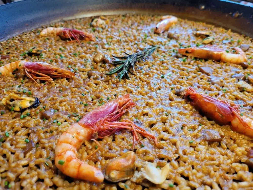 Zdjęcie Gdzie zjeść najlepszą paellę w Barcelonie? Odkryj topowe restauracje