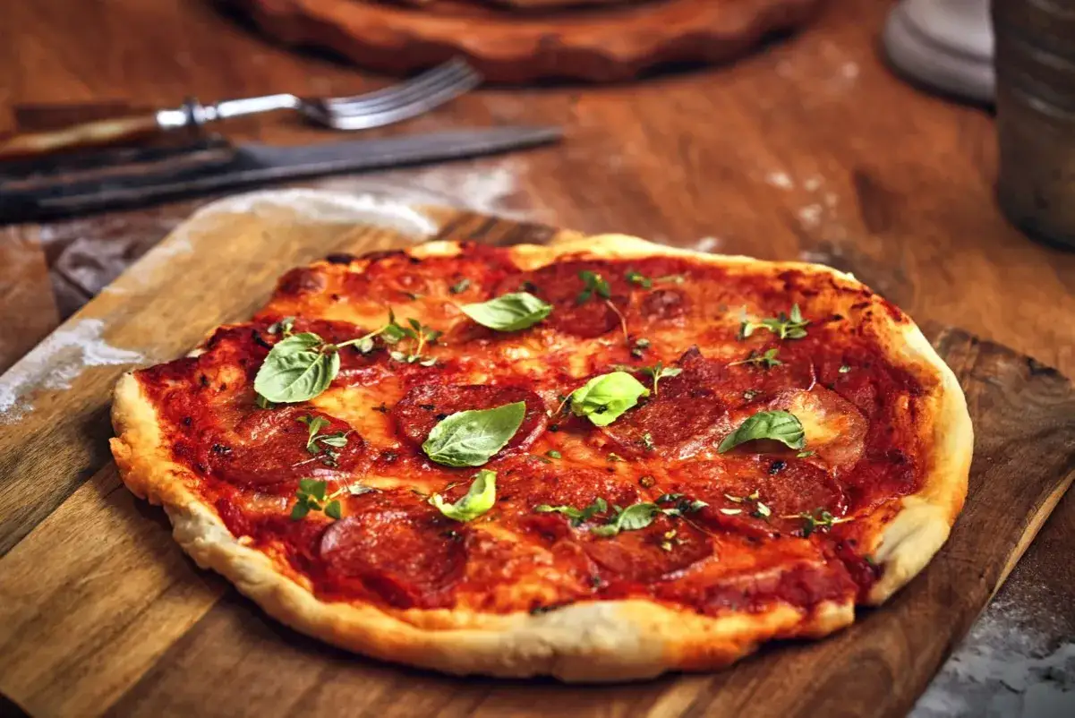 Zdjęcie Najlepsze dodatki do pizzy z salami, które zaskoczą Twoje kubki smakowe