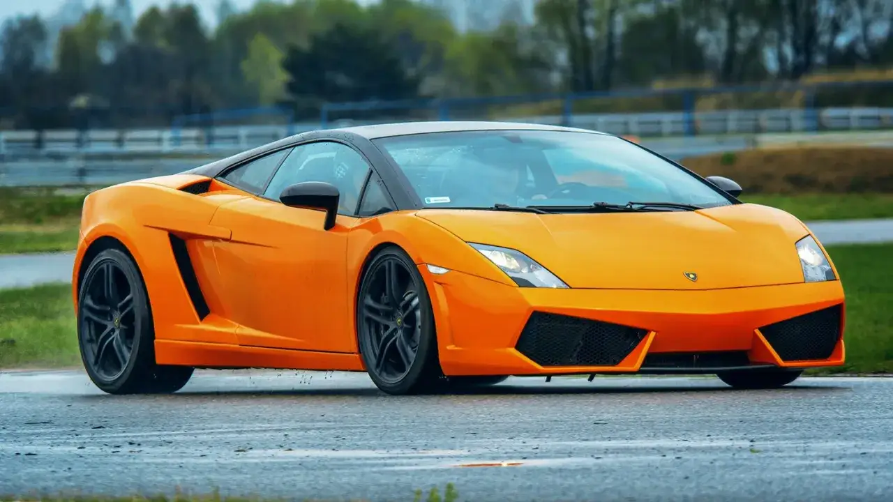 Zdjęcie Ile kosztuje wynajem lamborghini? Ceny, warunki i ukryte koszty