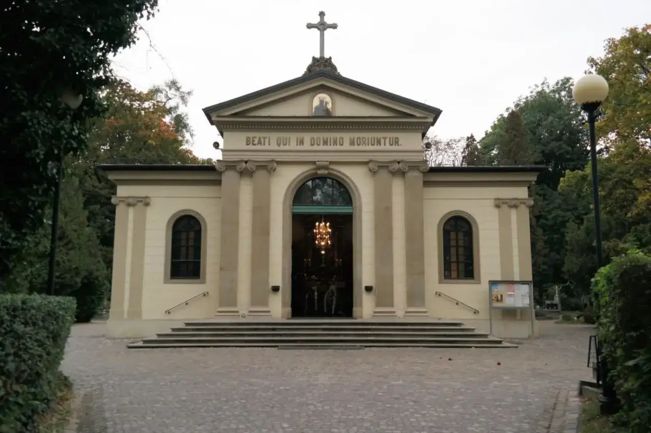 Zdjęcie Kaplica na Cmentarzu Rakowickim: Historia i zwiedzanie
