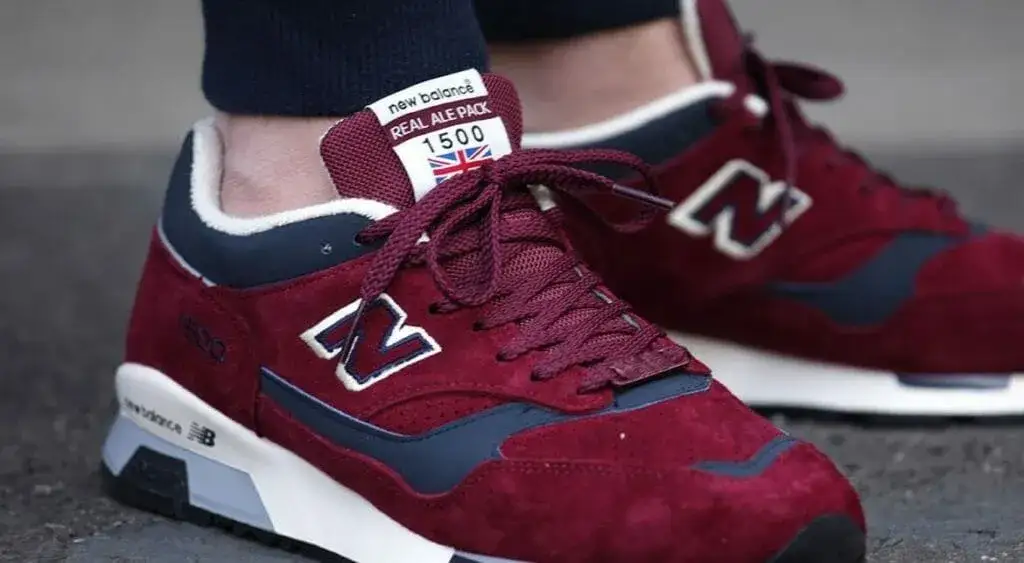 Zdjęcie Czy buty zamszowe przemakają? Jak uniknąć ich zniszczenia w deszczu