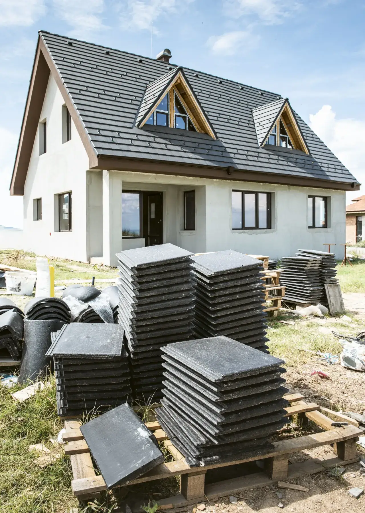 Zdjęcie Jaki kolor tynku do grafitowego dachu? Odkryj idealne połączenia kolorystyczne