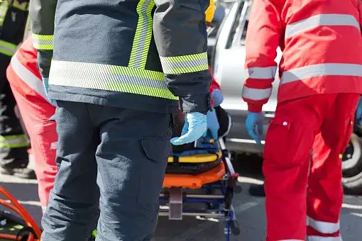 Zdjęcie Czy ratownik medyczny jest funkcjonariuszem publicznym? Oto prawda o ochronie prawnej