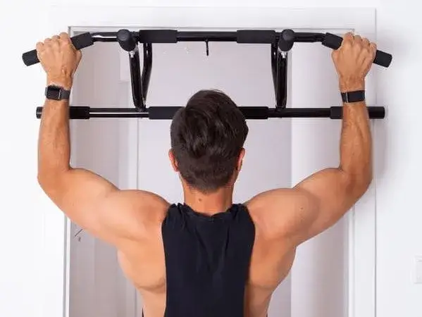 Zdjęcie Las mejores barras de calistenia para entrenar en casa y evitar lesiones