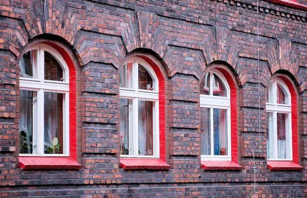 Zdjęcie Dlaczego okna na Śląsku są czerwone i co kryje ich historia